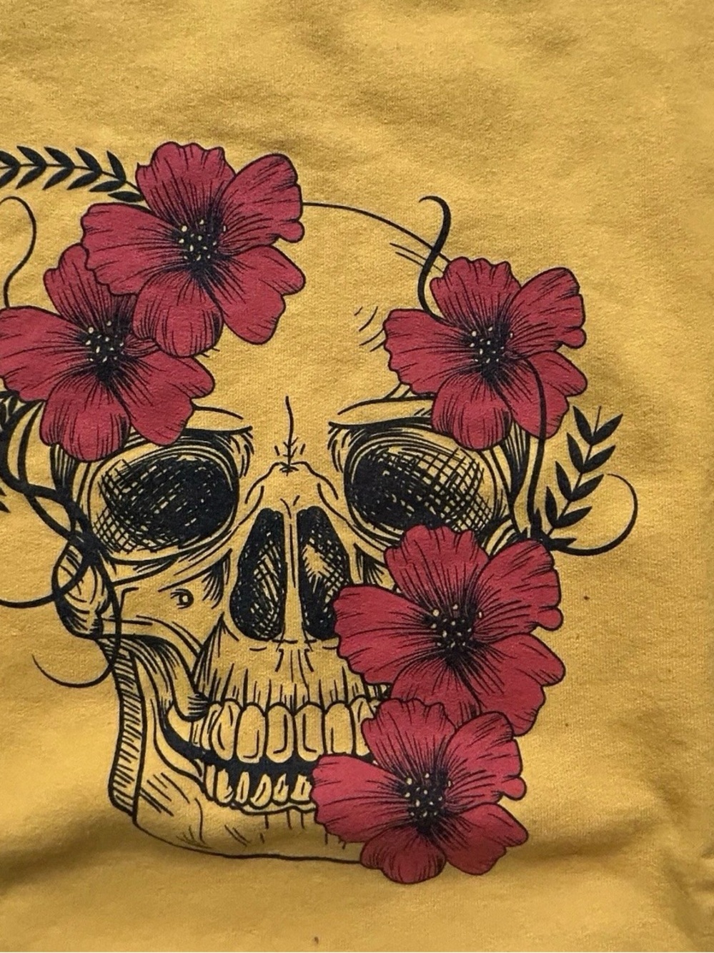 Women’s Yellow Cotton Blend Crewneck Sweater Skull Roses Size Medium - Picture 2 of 3